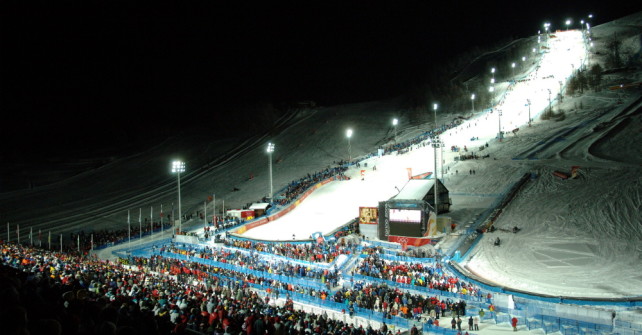 SI ILLUMINA LA PISTA KANDAHAR DI SESTRIERE